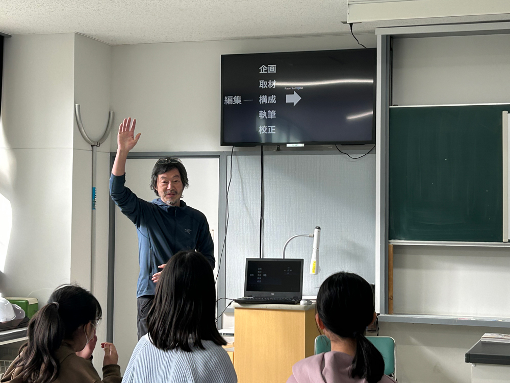 出張授業で登壇する木村敬一です